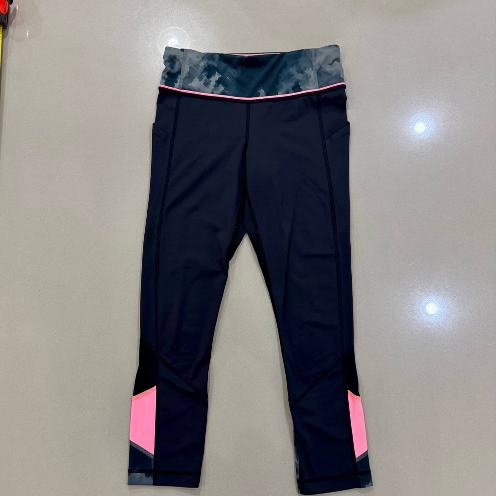Lululemon Size 4 Black/Pink Crop Leggings